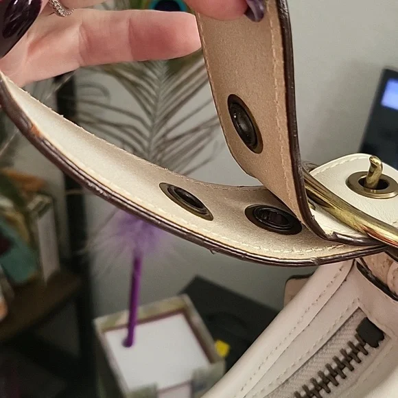 SOLD Coach 2008 Winter White Shoulder Bag - Picture 7 of 16